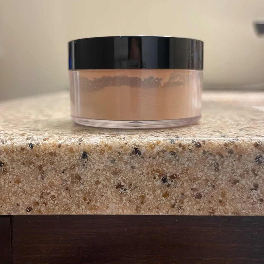 Kat Von D lock-it brightening powder color peach
